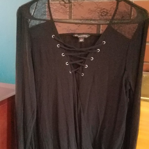 Rock and Republic Blouse🎸 - Picture 2 of 4